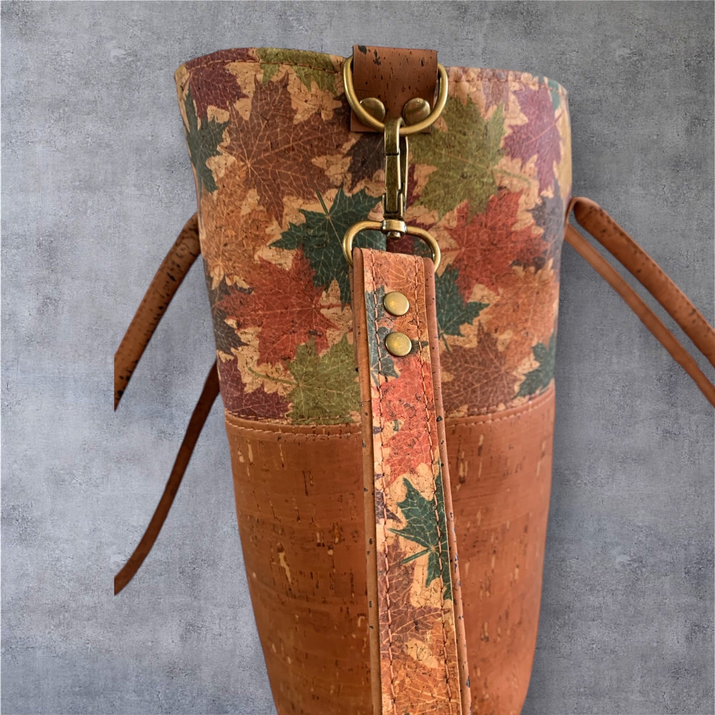 Taisteal Tote Wide Autumn Leaves