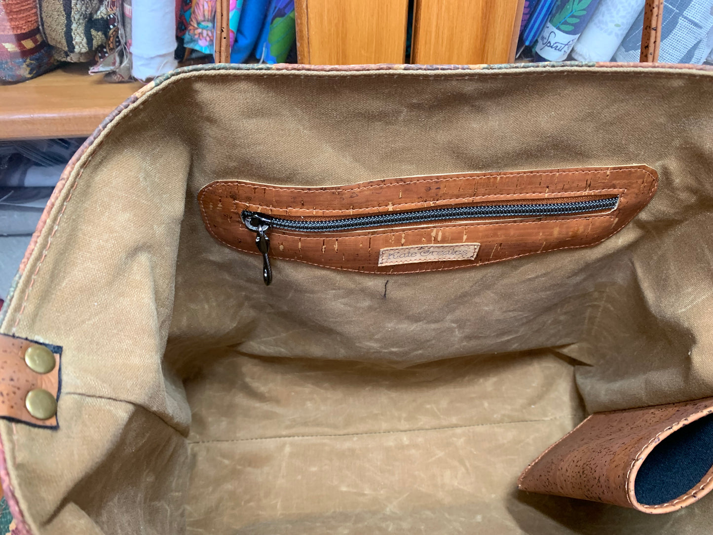 Taisteal Tote Wide Autumn Leaves