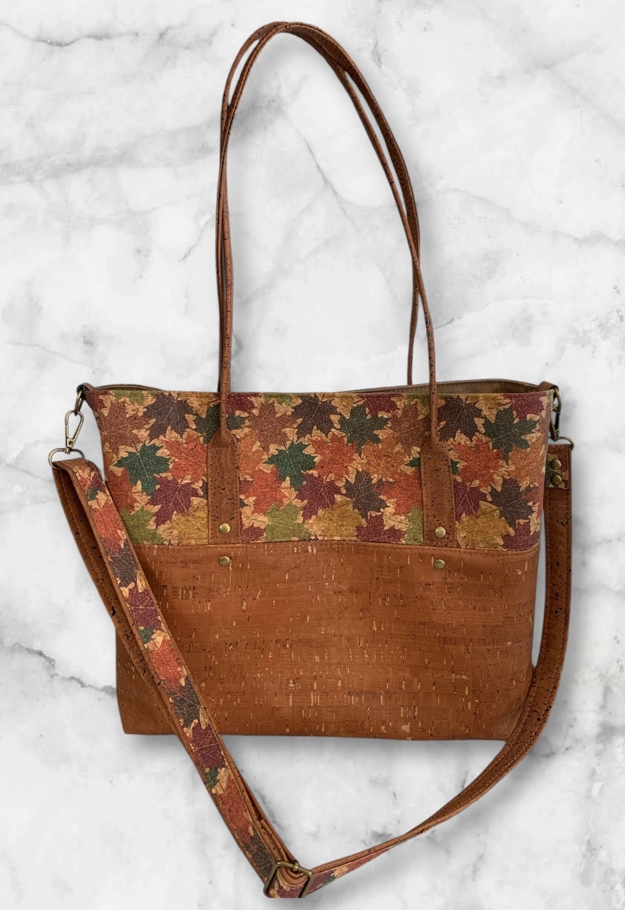 Taisteal Tote Wide Autumn Leaves