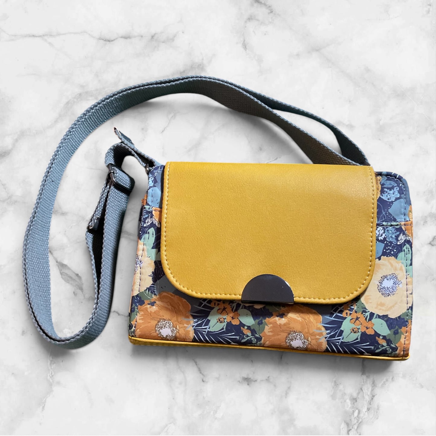 Lemonza Clutch Yellow Peonies